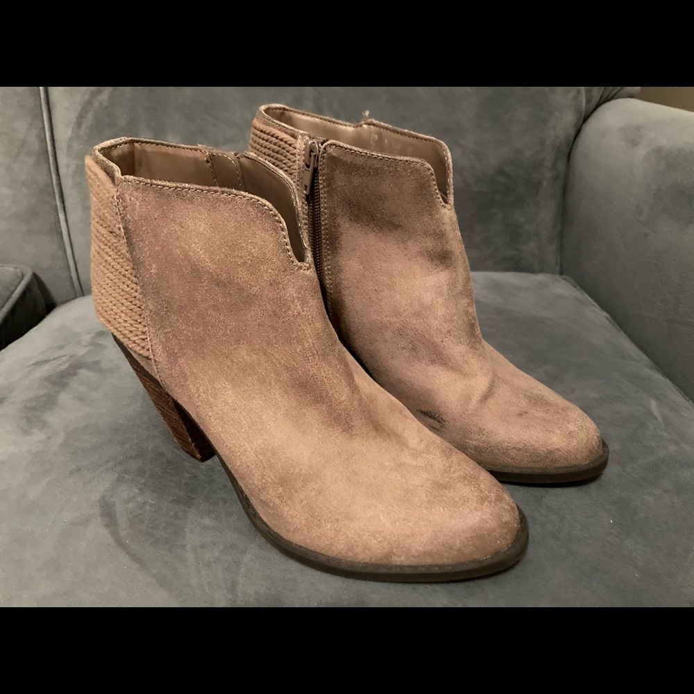 Cute Carlos taupe booties